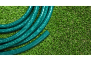 tipos de mangueras para regar el pasto