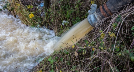 Aplicaciones de una bomba para agua sucia en casa